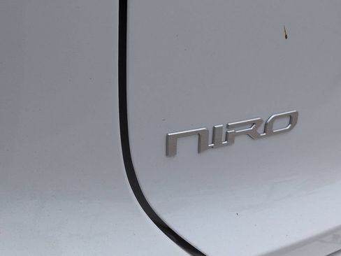 Used 2025 Kia Niro EX FWD image 33