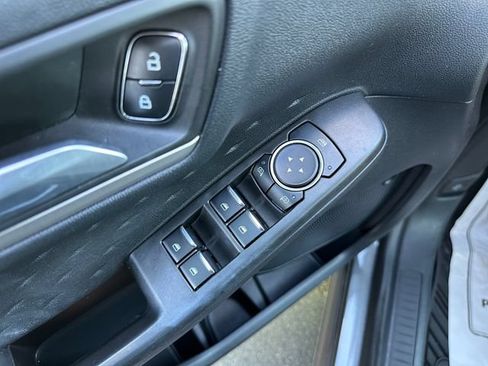 Used 2020 Ford Escape SE FWD image 19