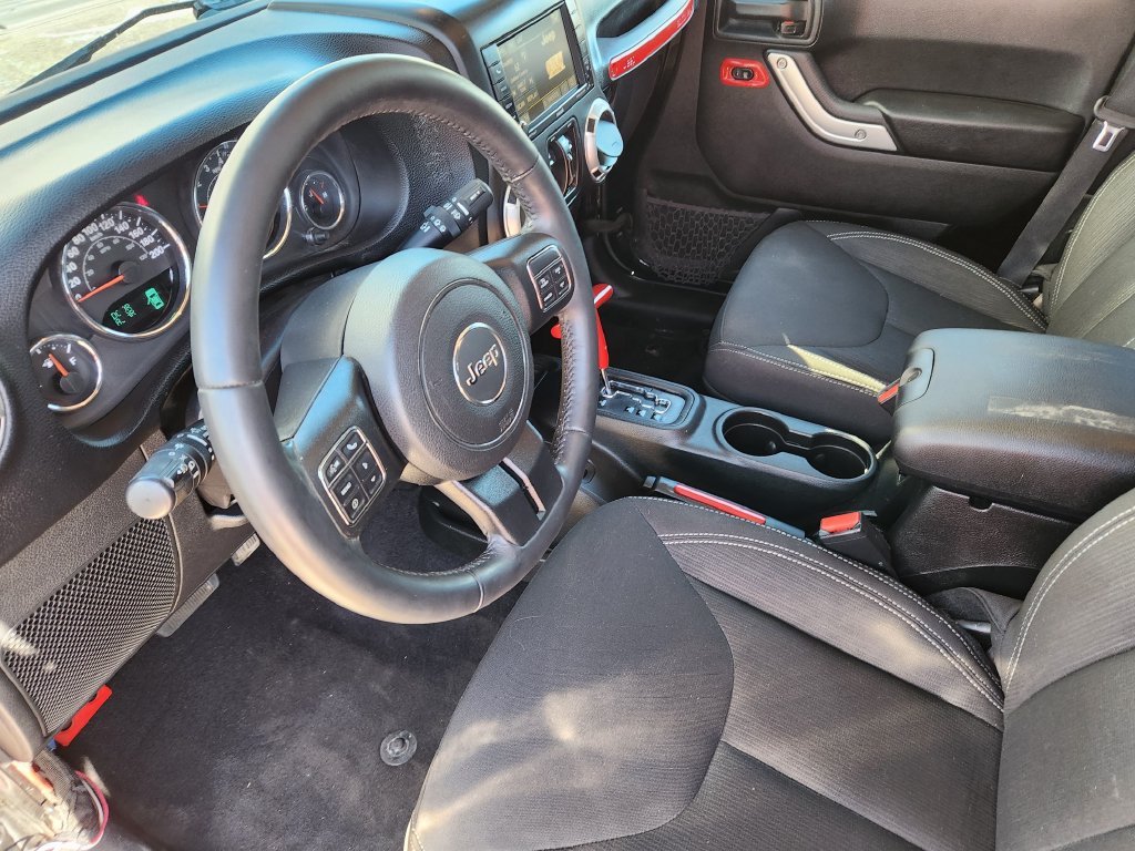 Used 2017 Jeep Wrangler Unlimited Sahara w/ Connectivity Group AWD/4WD image 7