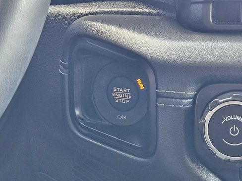 Used 2025 Jeep Wrangler Unlimited Sahara AWD/4WD image 15