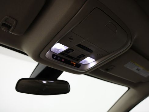 Used 2018 GMC Acadia Denali image 15