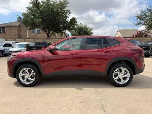Used 2024 Chevrolet Trax LS w/ LS Convenience Package FWD image 3
