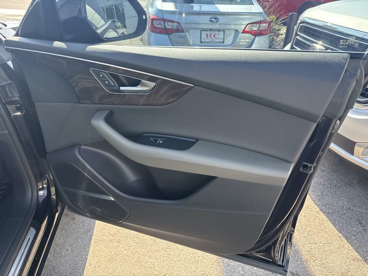 Used 2019 Audi Q8 Premium Plus AWD/4WD image 23