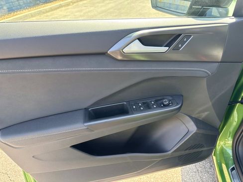 New 2025 Volkswagen Taos SE image 14