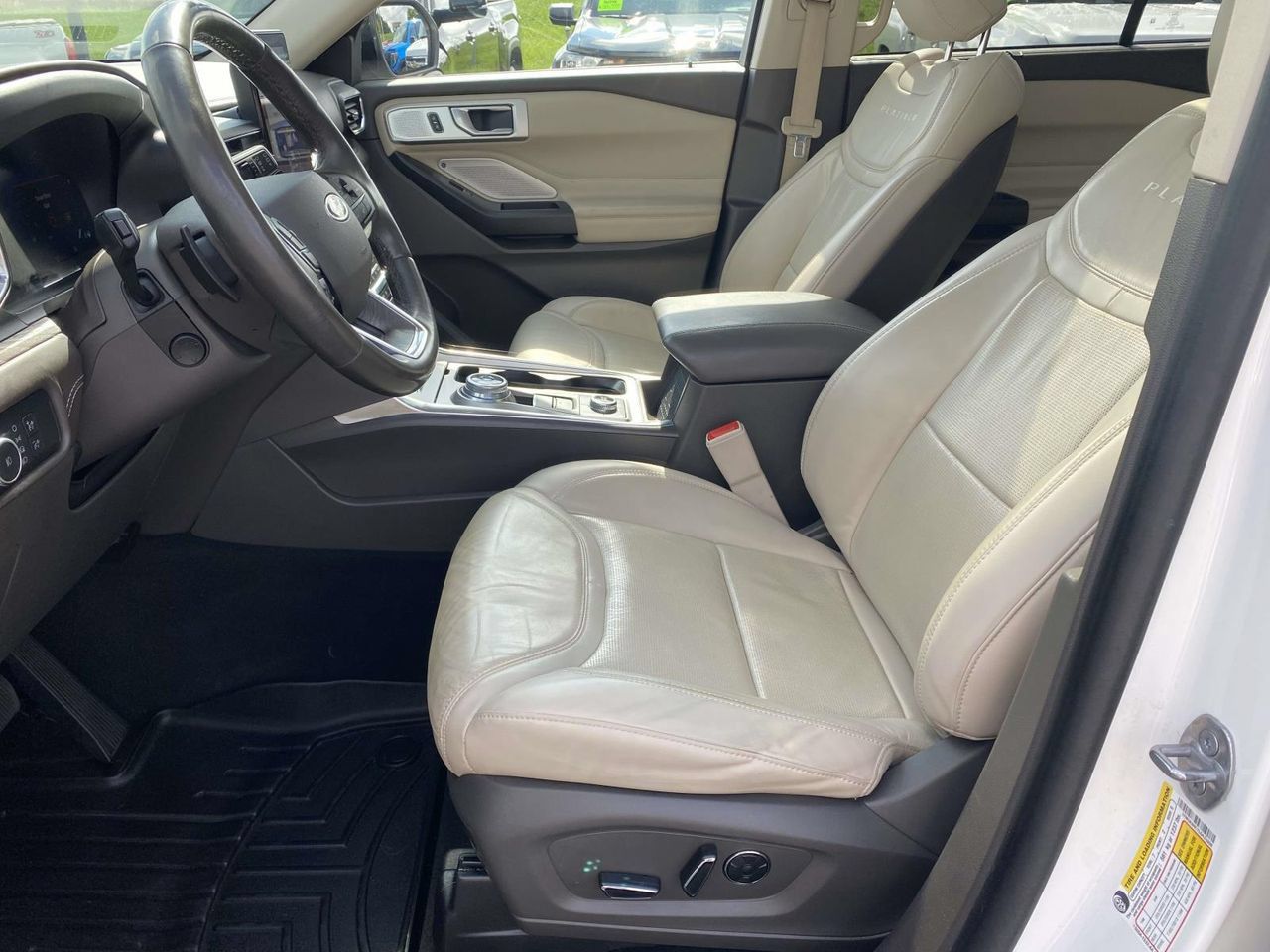 Used 2020 Ford Explorer Platinum w/ Premium Technology Package AWD/4WD image 15