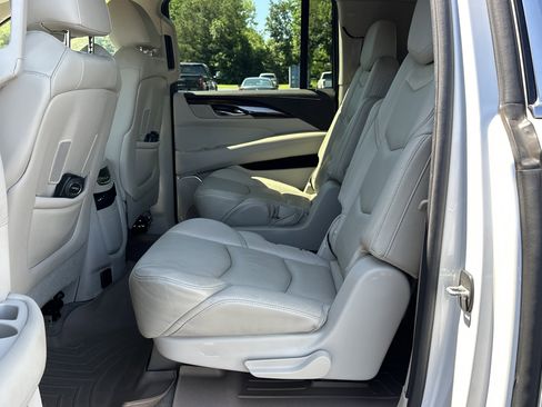Used 2016 Cadillac Escalade ESV Luxury RWD image 16