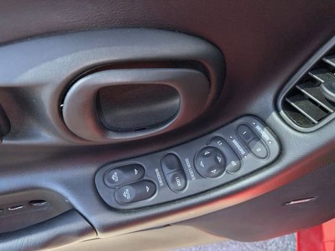 Used 2000 Chevrolet Corvette Coupe w/ Roof Pkg image 25