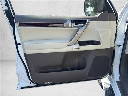 Used 2018 Lexus GX 460 Premium w/ Premium Package AWD/4WD image 12