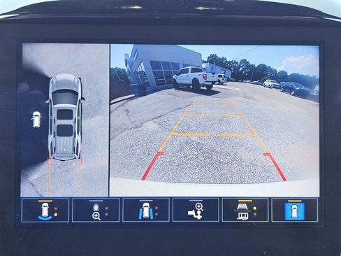 Used 2022 Chevrolet Traverse Premier FWD image 32