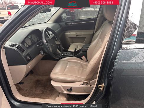Used 2005 Chrysler 300 Touring image 9
