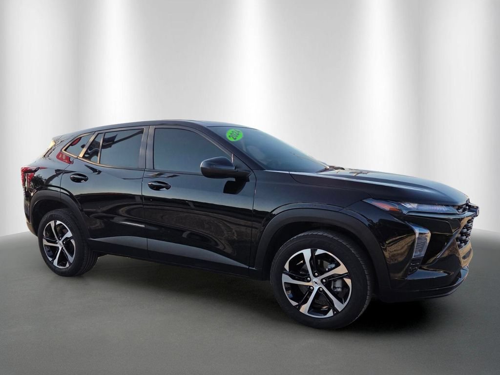 Certified 2024 Chevrolet Trax RS FWD image 2