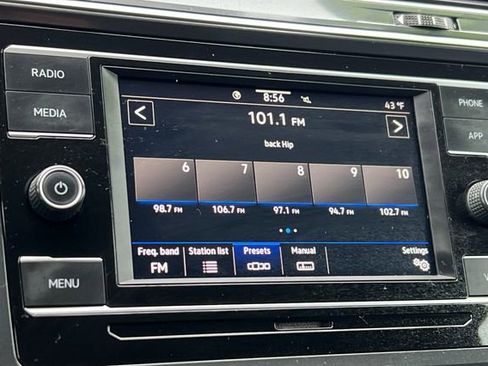 Used 2021 Volkswagen Tiguan S image 22