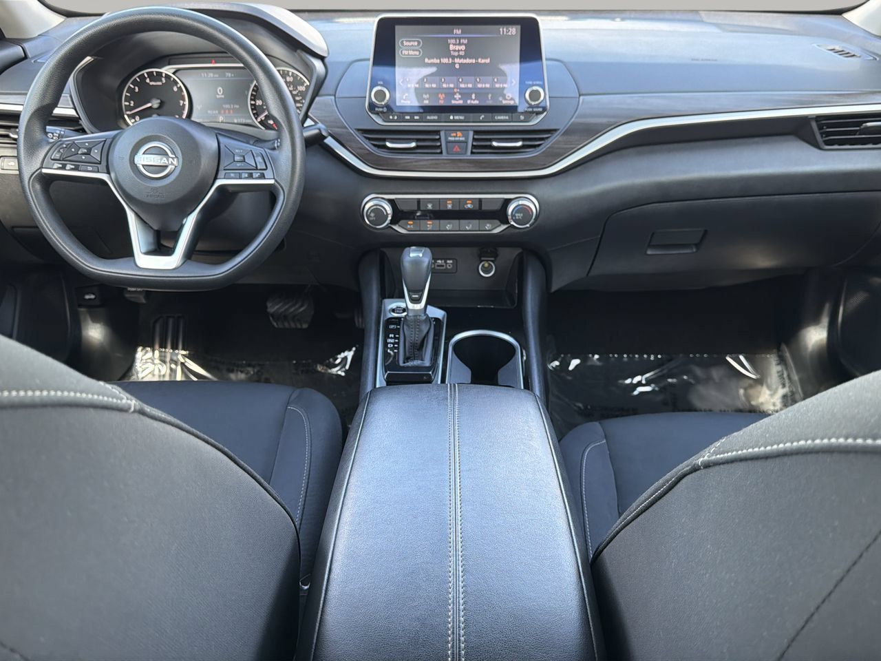 Used 2024 Nissan Altima 2.5 SV FWD image 11