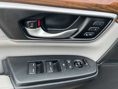 Used 2019 Honda CR-V Touring image 18