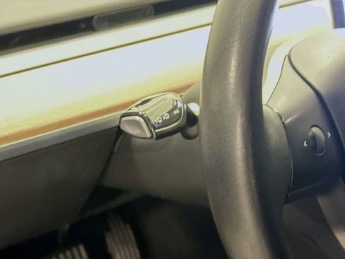 Used 2020 Tesla Model 3 Standard Range Plus image 12