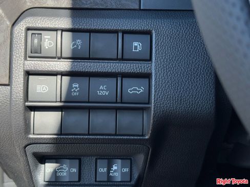 Certified 2025 Toyota Tacoma Limited AWD/4WD image 32