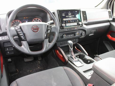 Used 2024 Nissan Frontier Pro-X image 3