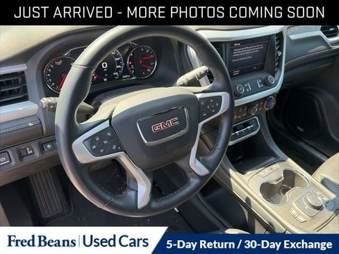 Used 2023 GMC Acadia SLT w/ Technology Package AWD/4WD image 11