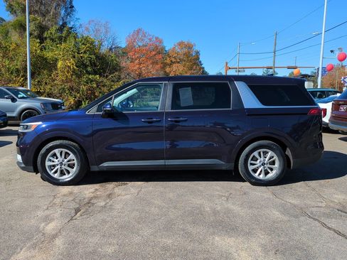 Certified 2024 Kia Carnival LX image 8