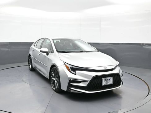 Used 2024 Toyota Corolla SE FWD image 3