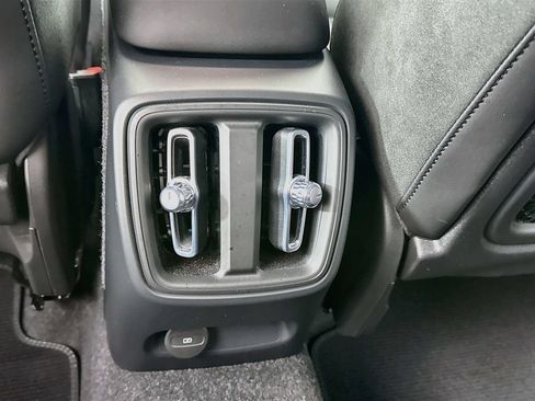 Used 2023 Volvo XC40 Recharge Plus AWD/4WD image 27
