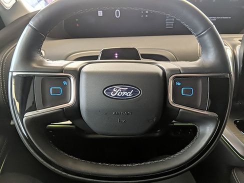 Used 2025 Ford Expedition Max Platinum AWD/4WD image 21