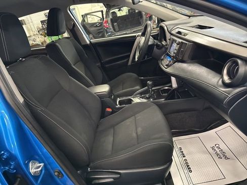 Used 2018 Toyota RAV4 LE AWD/4WD image 26