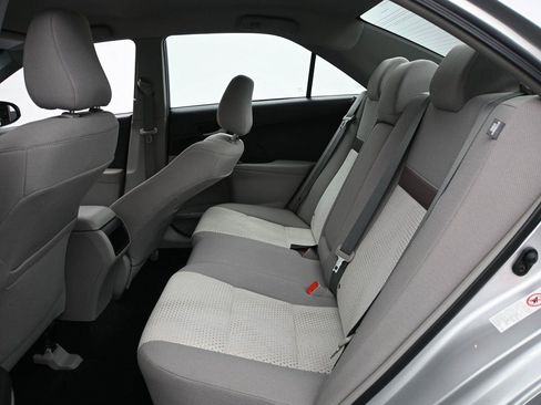 Used 2014 Toyota Camry LE FWD image 9