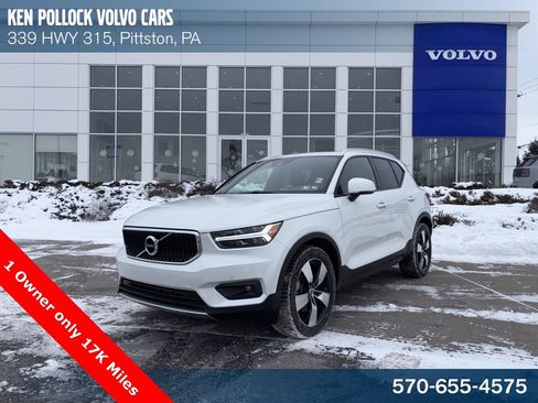 Used 2021 Volvo XC40 T5 Momentum w/ Premium Package image 1