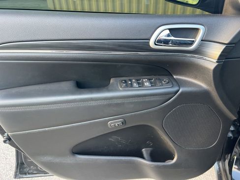 Used 2022 Jeep Grand Cherokee Limited image 19