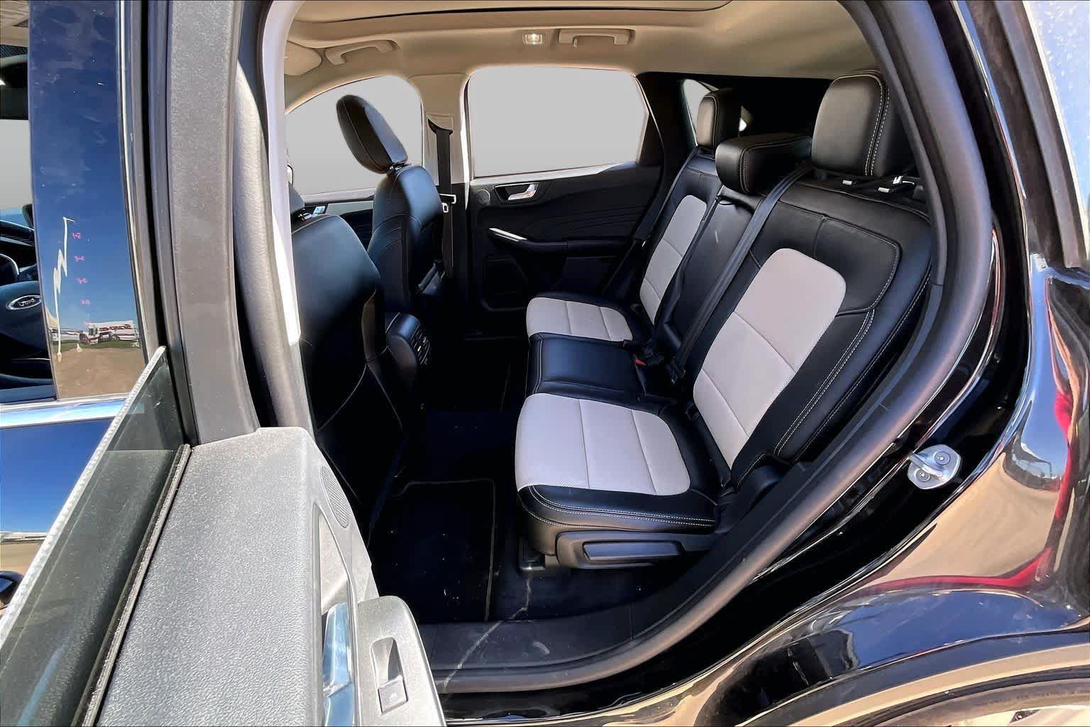 Used 2022 Ford Escape Titanium w/ Titanium Elite Package AWD/4WD image 19