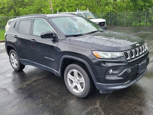 Used 2024 Jeep Compass Latitude AWD/4WD image 8