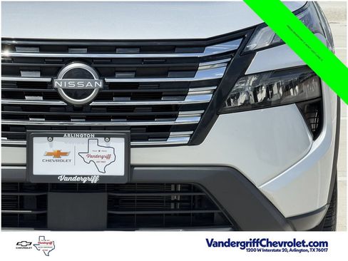 Used 2025 Nissan Rogue SV AWD/4WD image 9