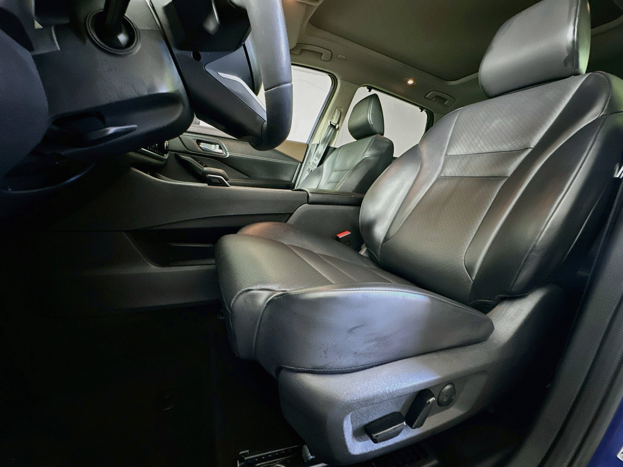Used 2023 Nissan Rogue SV w/ SV Premium B Package FWD image 13