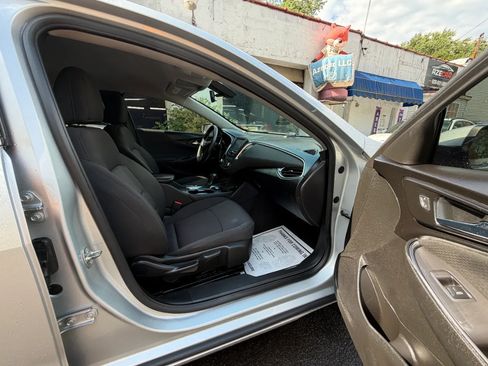 Used 2018 Chevrolet Malibu LT FWD image 37