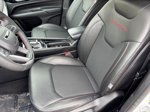 Used 2025 Jeep Compass Trailhawk image 36