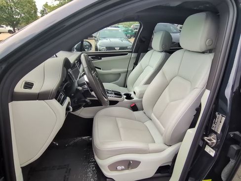 Used 2021 Porsche Macan S AWD/4WD image 11