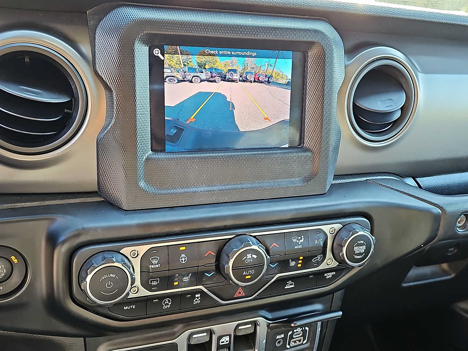 Used 2021 Jeep Gladiator Sport AWD/4WD image 17