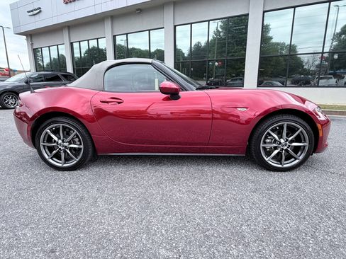 Used 2021 MAZDA MX-5 Miata Grand Touring RWD image 4