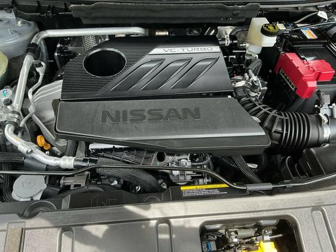 Used 2025 Nissan Rogue Platinum FWD image 9