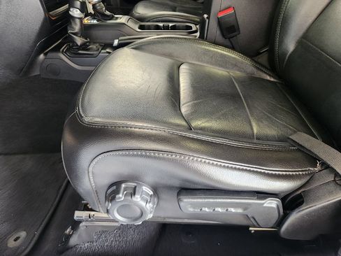 Used 2021 Jeep Wrangler Unlimited Sahara AWD/4WD image 31