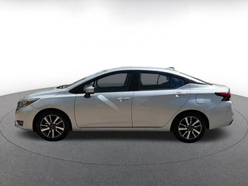 Used 2025 Nissan Versa SV image 9