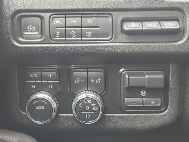Used 2024 GMC Yukon AT4 w/ Technology Package AWD/4WD image 20