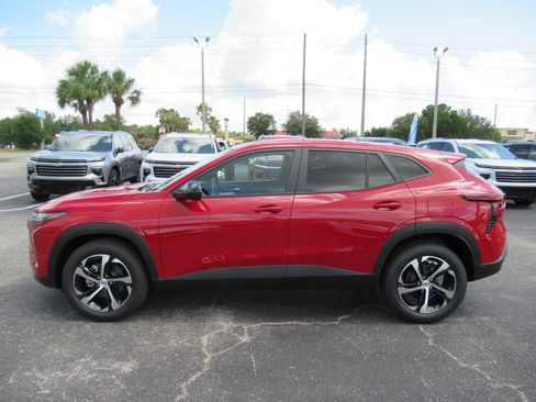 New 2026 Chevrolet Trax RS w/ Sunroof Package FWD image 2