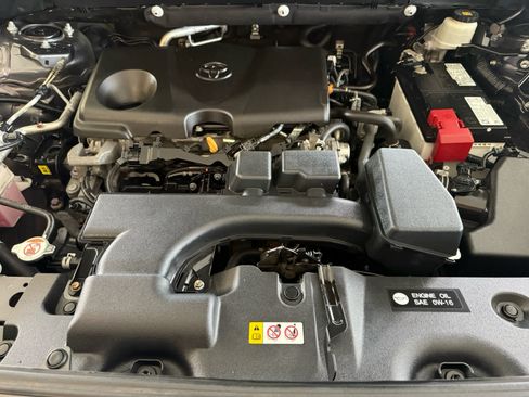 Used 2022 Toyota RAV4 XLE AWD/4WD image 26
