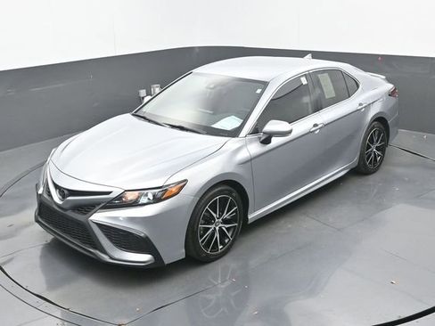 Used 2024 Toyota Camry SE image 32