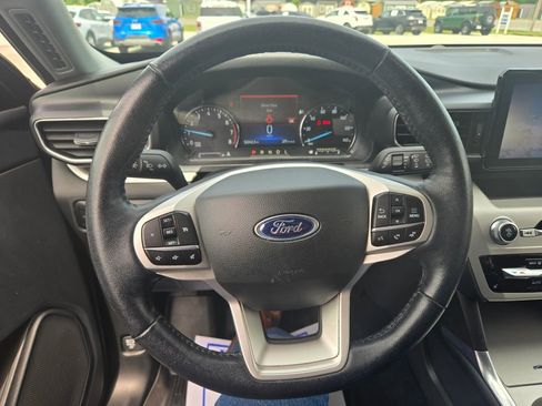 Used 2023 Ford Explorer XLT w/ Equipment Group 202A AWD/4WD image 11