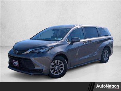 Used 2022 Toyota Sienna LE