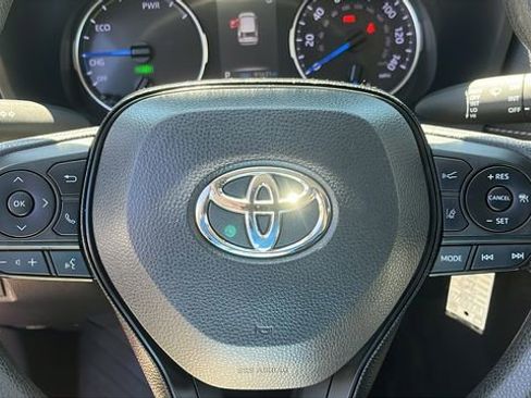 Used 2019 Toyota RAV4 LE w/ Carpet Mat Package AWD/4WD image 11