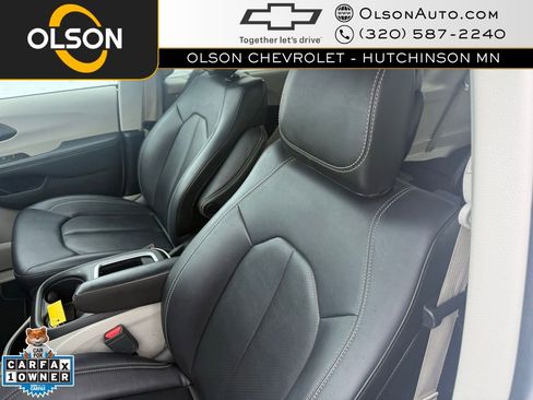 Used 2024 Chrysler Pacifica Touring-L image 9